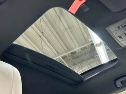 【サンルーフ】人気メーカーオプション。開放感溢れる車内を演出します☆