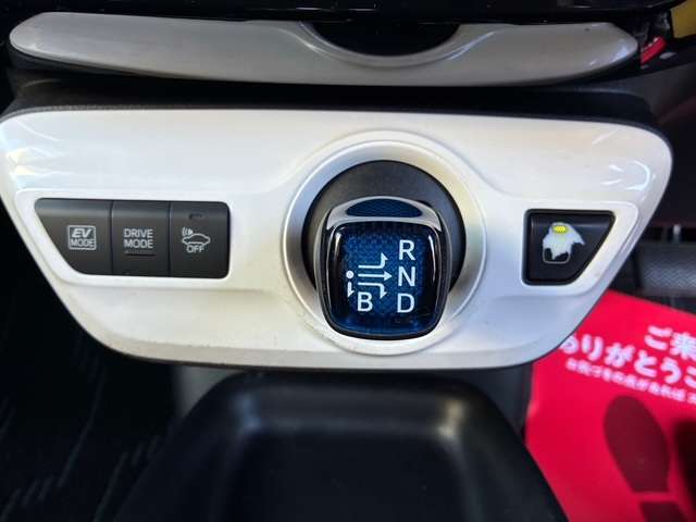 近隣のかたでも遠方のかたでも安心して購入して頂けるように保証を取り扱っております。年式、走行距離に応じて保証をお付けできます。走行距離無制限・全国で対応しておりますので安心です。