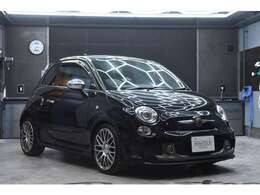 外装：大きな傷、凹み無く綺麗な外装です。サイドのステッカーはグレーカラーで主張の強過ぎないアクセントがおすすめです。