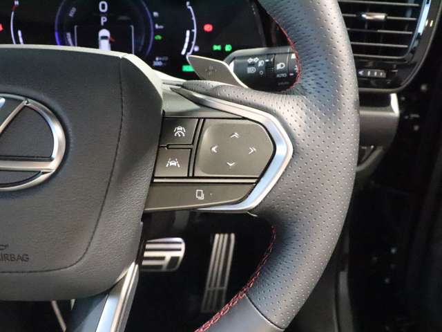 先行車との車間距離を適切に保ちながら追従走行ができる便利な”レーダークルーズコントロール”！！これがあれば高速道路も楽々♪