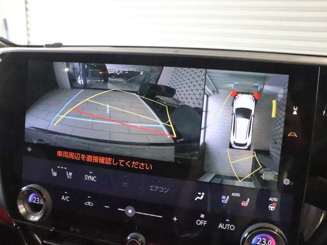 後方確認に便利で安全なガイド付きバックモニター＆パノラミックビューモニター☆