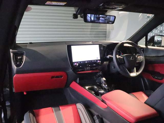 14インチ大型ディスプレイを搭載♪三眼LEDライト、デジタルインナーミラー、パノラマルーフ、ルーフレール、オレンジキャリパー、純正前後ドラレコなど多数装備☆