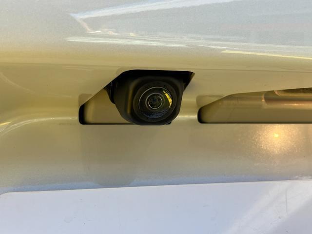 静岡ダイハツでは、メーカーの技術認定を受けたプロの整備士が整備を実施いたします。目に見えない部分までしっかりと点検するので安心です。