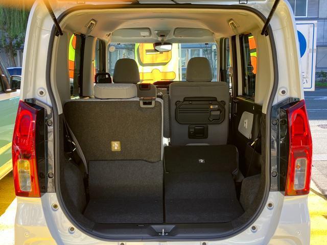 静岡ダイハツでは、約300台の豊富な在庫から、お客様にピッタリの中古車をお選びいただけます。