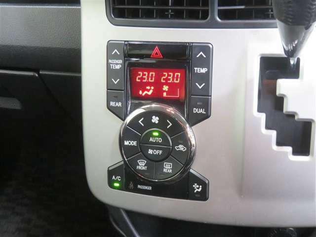 便利なオートエアコン！ 車内の空気を設定した温度に保ってくれます。