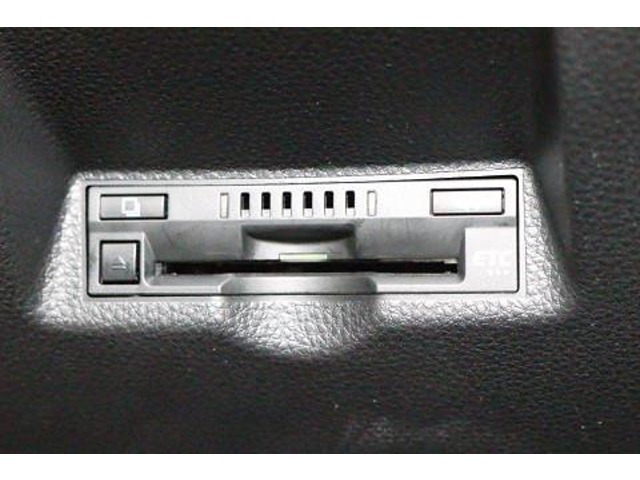 ETC車載器を装備。　高速道路の料金所の通過がスムーズです。