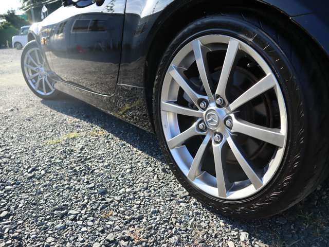 お車のドレスアップもお任せください。アルミホイール、エアロパーツ、ローダウン、ナビ、バックカメラなど各メーカー取り扱い！取り付けも自社認証工場＆自社鈑金工場にて格安で承ります♪ローンの組み込みもOK！