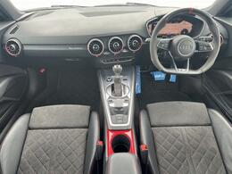 ●【認定中古車】Audi専門のテクニシャンが、100項目にもおよぶ精密な点検を実施。すべてをクリアしたAudi車のみが対象となります。
