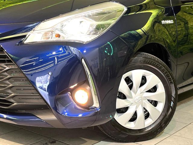 【LEDヘッドライト】悪天候や夜間走行時も良好な視界を確保し安心して運転できる高輝度LEDヘッドライトを装備！点灯速度が早く、消費電力も抑えられています。