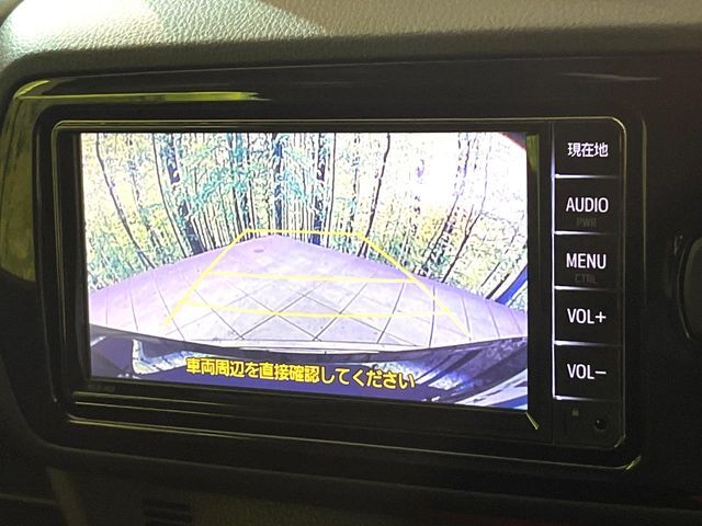 【バックカメラ】駐車時に後方がリアルタイム映像で確認できます。大型商業施設や立体駐車場での駐車時や、夜間のバック時に大活躍！運転スキルに関わらず、今や必須となった装備のひとつです！