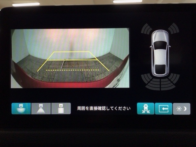バックカメラが付いているので、車庫入れもラクラクです♪更にバンパーに取り付けられたソナーセンサーで、障害物を音とナビゲーション画面で知らせてくれます♪