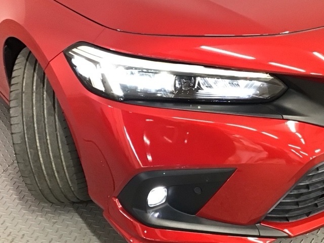 【LEDヘッドライト】ディスチャージヘッドライト（HID）と同等の明るさで、夜道や雨天走行が明るく視界良好！！　フォグライトも装備で、安心感さらにUPです♪安心ドライブを楽しんで下さい♪