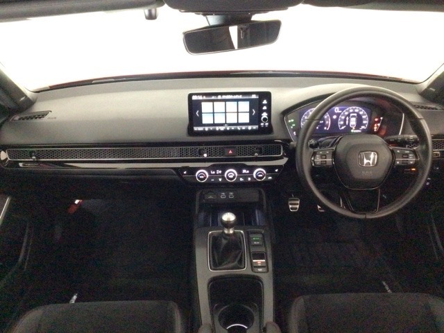 【前方視界】開放的な前方視界！運転がしやすく疲れにくいです♪窓が大きく、見通しがとっても良いおクルマですよ♪