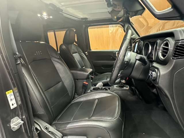 安心してカーライフを始めていただくことが出来るよう、納車前にディーラー整備工場もしくは熟練メカニックが在籍する輸入車専門の整備工場にて点検を行い、必要な整備を実施いたします。