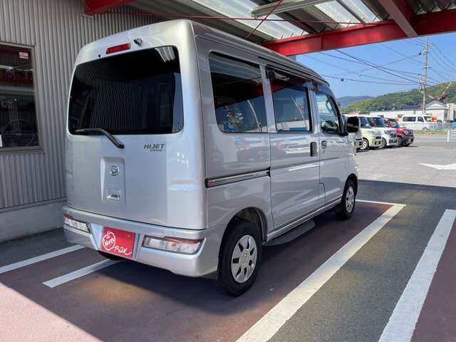 ダイハツ　ハイゼットカーゴ　クルーズSA3です。ボディカラーはシルバーです。