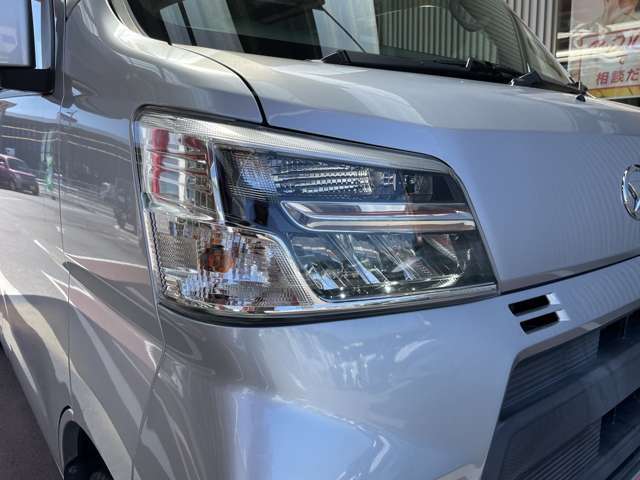 ヘッドライトは明るいLEDです。