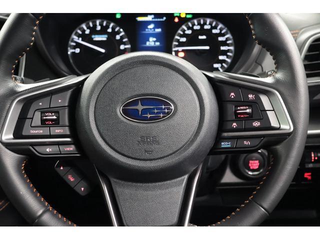 ステアリングリモコンを装備。運転中でもオーディオやナビゲーションの操作ができ、安全かつ便利な装備です。