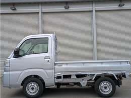 当店はキーパーコーティングのプロショップです。納車時に資格を取得したプロのスタッフが施工致します。