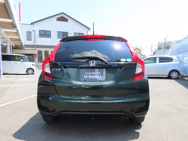 当社の優秀なスタッフがしっかり点検整備をさせていただいてからご納車いたします！さらに！ワイパーゴム、エレメント、エアクリーナーを新品交換させて頂いています！