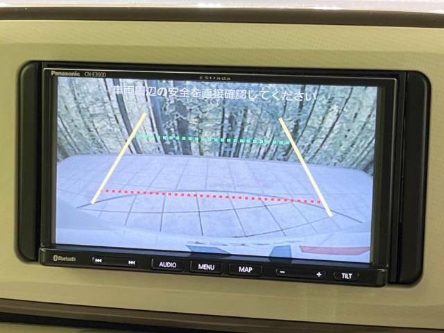 【バックカメラ】駐車時に後方がリアルタイム映像で確認できます。大型商業施設や立体駐車場での駐車時や、夜間のバック時に大活躍！運転スキルに関わらず、今や必須となった装備のひとつです！