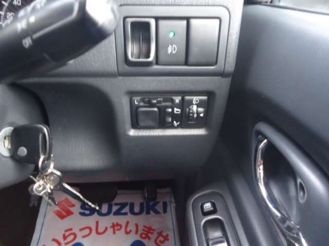 電動格納ミラースイッチ他…