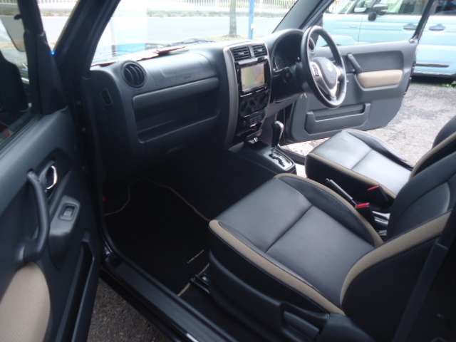 助手席側から…