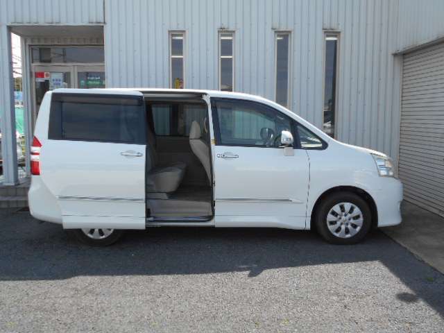 安心の車両検査＆本当の安心総額表示推進店！！総額表示には車両品質検査費用・登録費用・国交省認可の工場での車検、点検整備費用・税金・リサイクル料等の、お車を乗る為の費用が含まれております。