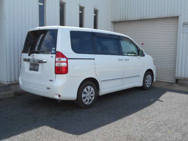 オートステーションはお客様に、安心と信頼をお届けする為、全車に安心国交省指定工場での車検、整備付。納車点検整備と違い、無認可の工場での整備、及びユーザー車検、整備ではございませんのでご安心下さい。