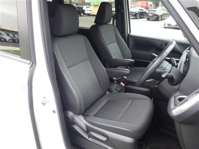 【運転席】座り心地が良いシートなので長時間の運転でも快適にお過ごしいただけます。新品のフロアマットのご注文も可能です。掲載箇所以外にご希望の写真がございましたらお気軽にお問い合わせ下さい。