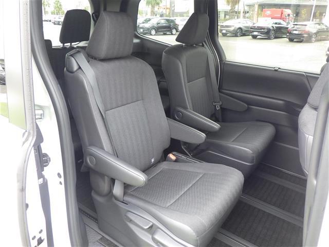 【助手席】きれいな助手席なので家族や友だちに乗ってもらっても安心です！