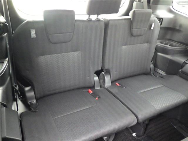 【後部座席】後席もゆったりドライブを楽しめます。内外装はプロこだわりのクリーニングで清潔なおクルマでご納車させていただきます！店舗での現車確認も承っています！