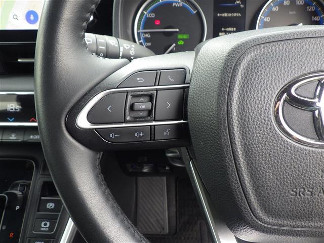 【ハンドル】軽い力で扱いやすいハンドルです。目立つ傷やスレなどなく綺麗な状態です！除菌プランいれていただくとさらに快適に！清潔なお車はお子様にも安心ですね！