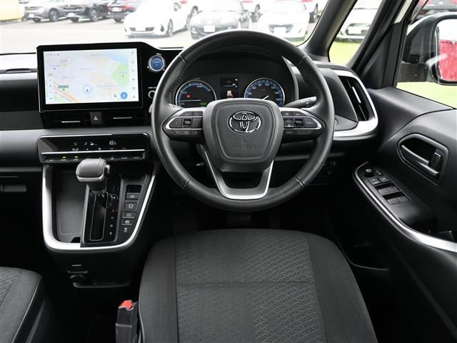 【運転席】座り心地が良いシートなので長時間の運転でも快適にお過ごしいただけます。新品のフロアマットのご注文も可能です。掲載箇所以外にご希望の写真がございましたらお気軽にお問い合わせ下さい。