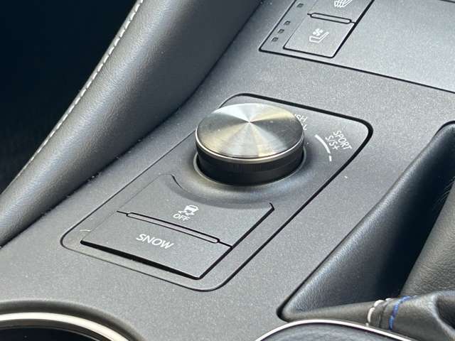 店舗にて現車の確認もいただけますので、お電話で在庫のご確認の上是非ご来店くださいませ。