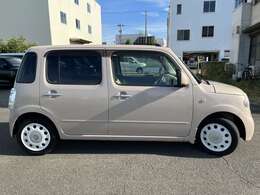 車両の品質管理は室内展示場を完備しておりますので、品質を保った状態の車両をご覧いただけます。