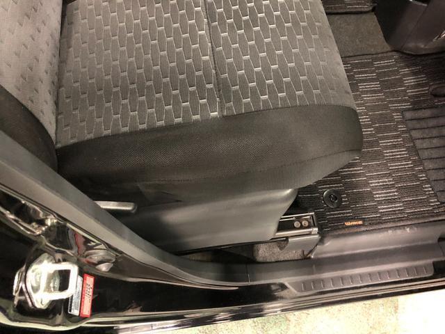 痛みの出やすい運転席シートの角、フロアマット、座面、ともに良好です