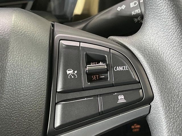 【アダプティブクルーズコントロール】高速道路での長距離走行が楽に！！自動で速度を保つクルーズコントロールが、衝突軽減システムと連携し、前方の車両を感知して車間を保つように速度調節してくれます！！