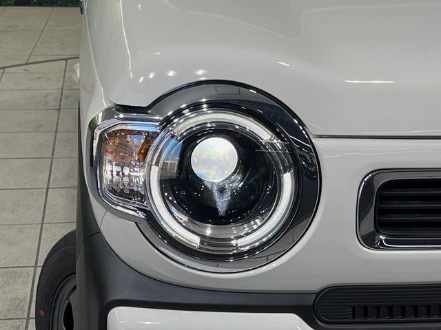【LEDヘッドライト】悪天候や夜間走行時も良好な視界を確保し安心して運転できる高輝度LEDヘッドライトを装備！点灯速度が早く、消費電力も抑えられています。
