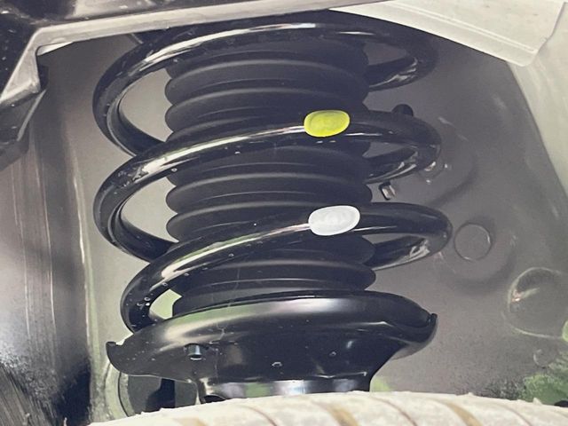 お車を安心してお乗りいただく為には、足回りの定期点検が欠かせません。サービスサポート（有償保証）では無料点検もご提供しており、安心のカーライフをお過ごしいただけるサポート体制が整っています。
