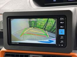 【バックカメラ】駐車時に後方がリアルタイム映像で確認できます。大型商業施設や立体駐車場での駐車時や、夜間のバック時に大活躍！運転スキルに関わらず、今や必須となった装備のひとつです！