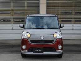 たれ目ちゃんのようなライトと、きゅっと引き締まったグリルが、愛らしい表情を作ります。街中でも一際目を引く、おしゃれなデザインです。