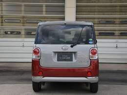 LEDランプが夜の道を優しく照らし、後続車にも存在感をアピール。かわいらしさの中に、安全への配慮が光ります。