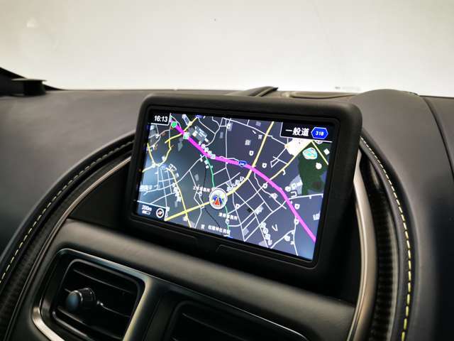 Bluetooth・USB1・USB2・TV機能を備えたインフォテイメントシステム。ナビゲーションも視認性・操作性に優れたつくりとなっております。