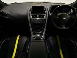 【Leather - Colour Palette　230,200円】深海を思わせる深みのあるカラー[ダークナイト]。レザーとアルカンターラを使用し、より上質な落ち着きのある空間に仕上がっております。