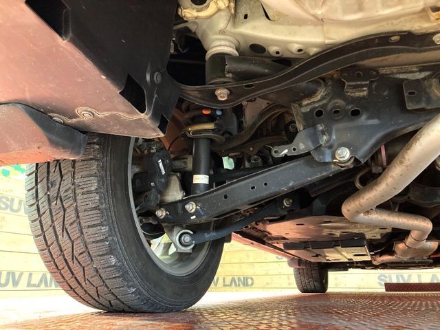 お車を安心してお乗りいただく為には、足回りの定期点検が欠かせません。サービスサポート（有償保証）では無料点検もご提供しており、安心のカーライフをお過ごしいただけるサポート体制が整っています。