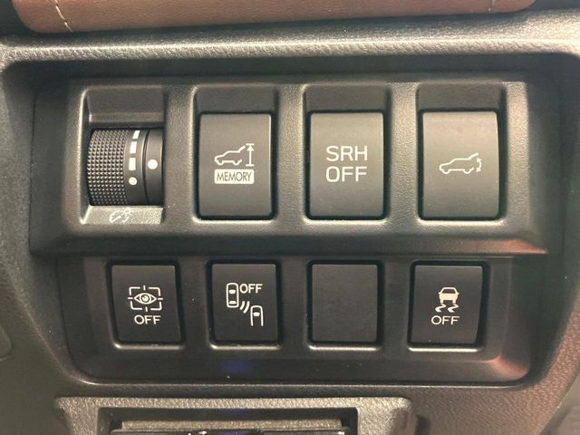【アイサイトVer3】前方の車両等を検知し、衝突しそうな時は警報で注意を促し、ブレーキを踏む力をサポート。ブレーキを踏めなかった場合は衝突被害軽減ブレーキが作動、衝突回避をサポートします。