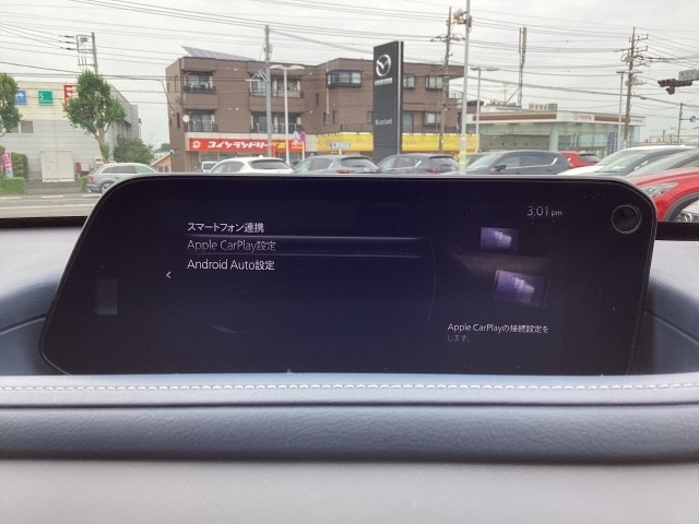Apple Carplay・Android Auto対応！マツダ コネクト（コマンダーコントロール）でスマートフォンを操作して、通話、音楽を聴いたり、マップで目的地を調べることができます。