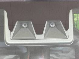 【スマートアシスト】走行中に前方の車両等を認識し、衝突しそうな時は警報とブレーキで衝突回避と被害軽減をアシスト。より安全にドライブをお楽しみいただけます。