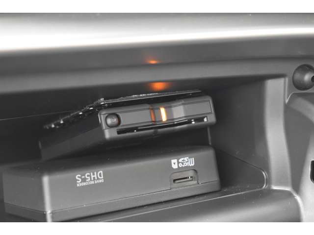 さらに当店は整備工場併設店です！手厚い保証と、技術確かなスタッフが在籍しておりますので、購入後のアフターサービスも充実させております！末永いお付き合いが出来たら幸いです☆