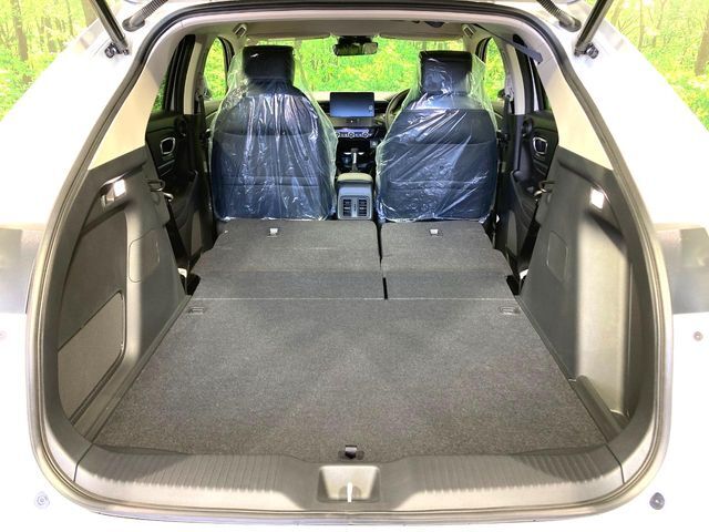 後席を格納すると、これだけの広さが！シーンに合わせたシートアレンジで、大きな荷物も積むことが出来ます♪